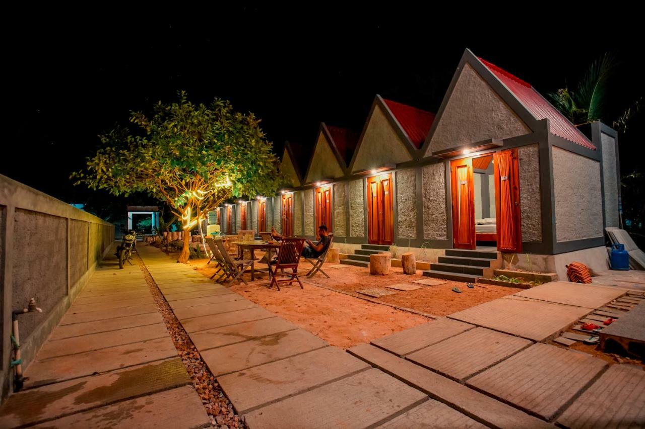 E2 Guest House Karimunjawa-Inseln Exterior foto