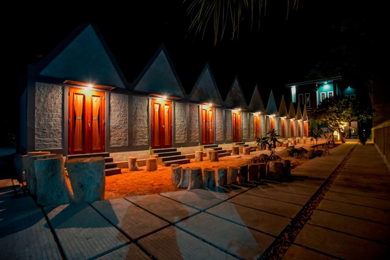 E2 Guest House Karimunjawa-Inseln Exterior foto